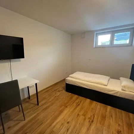K2 Geraeumige Monteur Mit 2 Schlafzimmern Apartment
